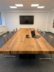 Massiver Konferenztisch aus Hamburg in Eiche Altholz