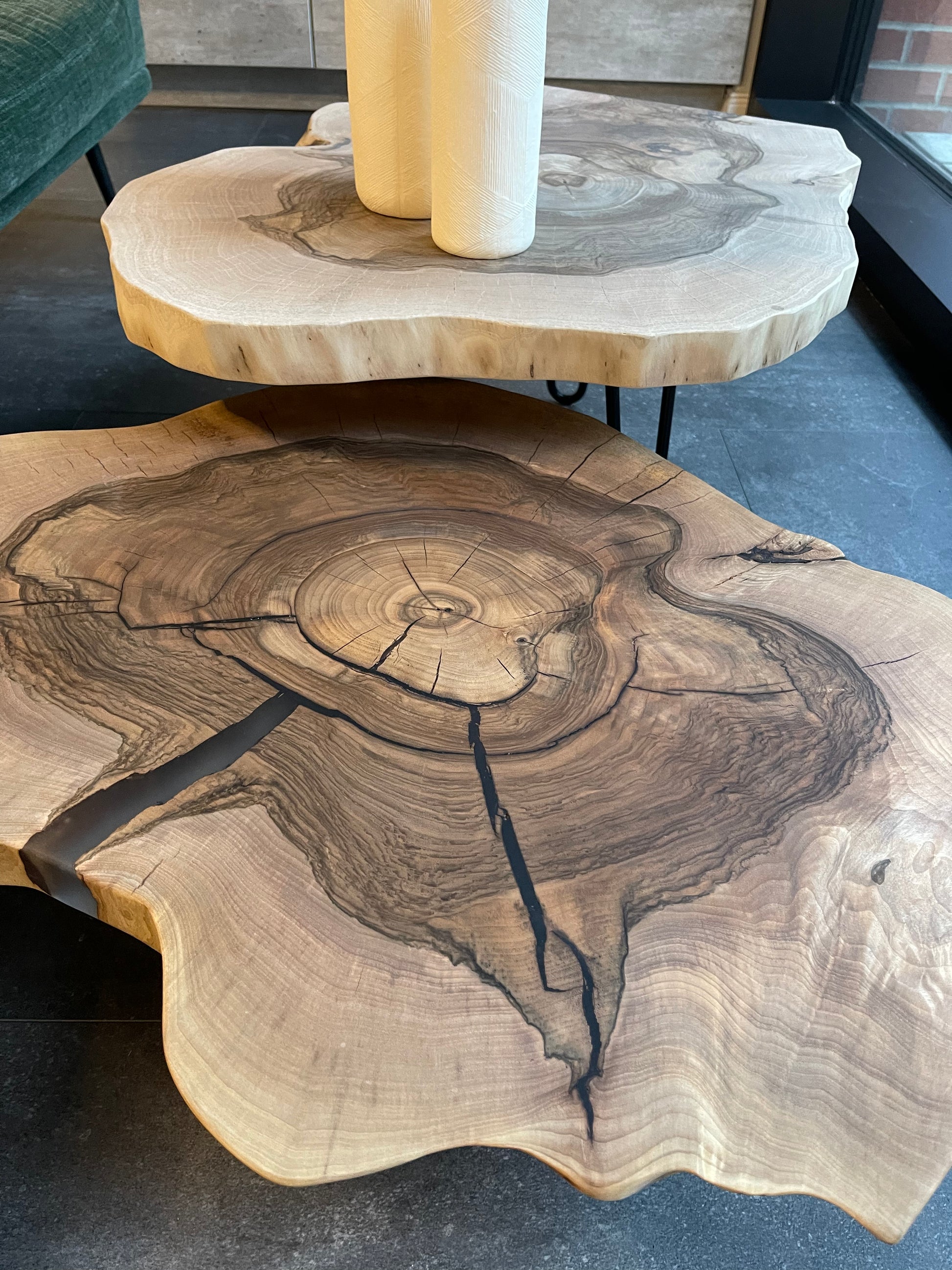 Baumscheibentisch | Beistelltisch aus einem Stück Holz | Holzwerk Hamburg