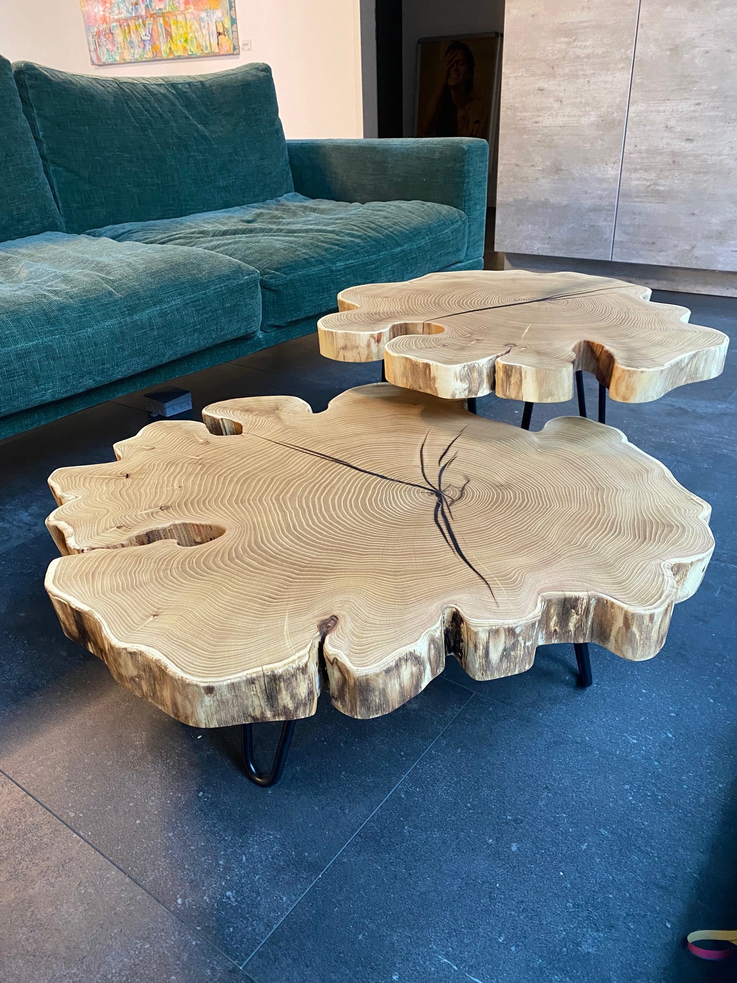 Baumscheibentisch | Beistelltisch aus einem Stück Holz | Holzwerk Hamburg