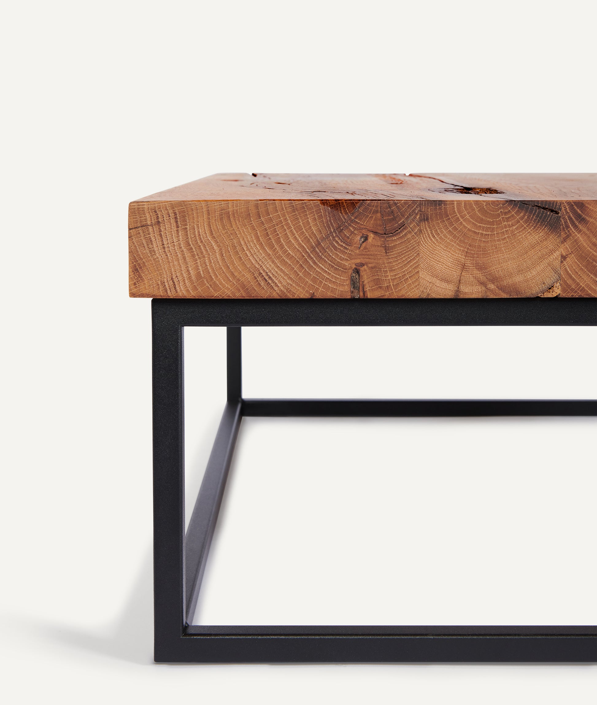 Rustikaler Couchtisch | Beistelltisch Eiche Altholz | Holzwerk Hamburg