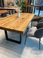 Massivholztisch aus Eichenholz nach Maß