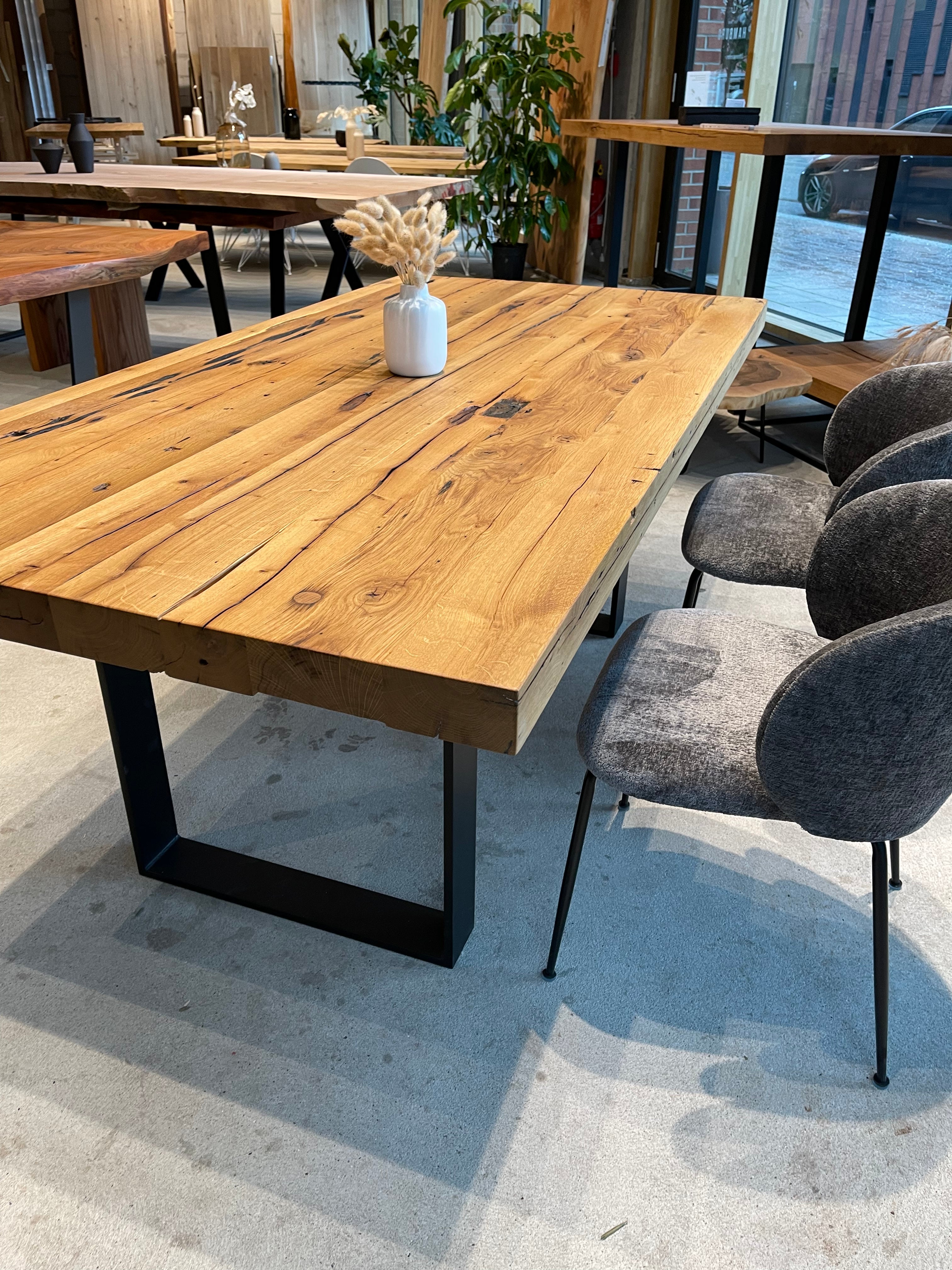 Massivholztisch aus Eichenholz nach Maß