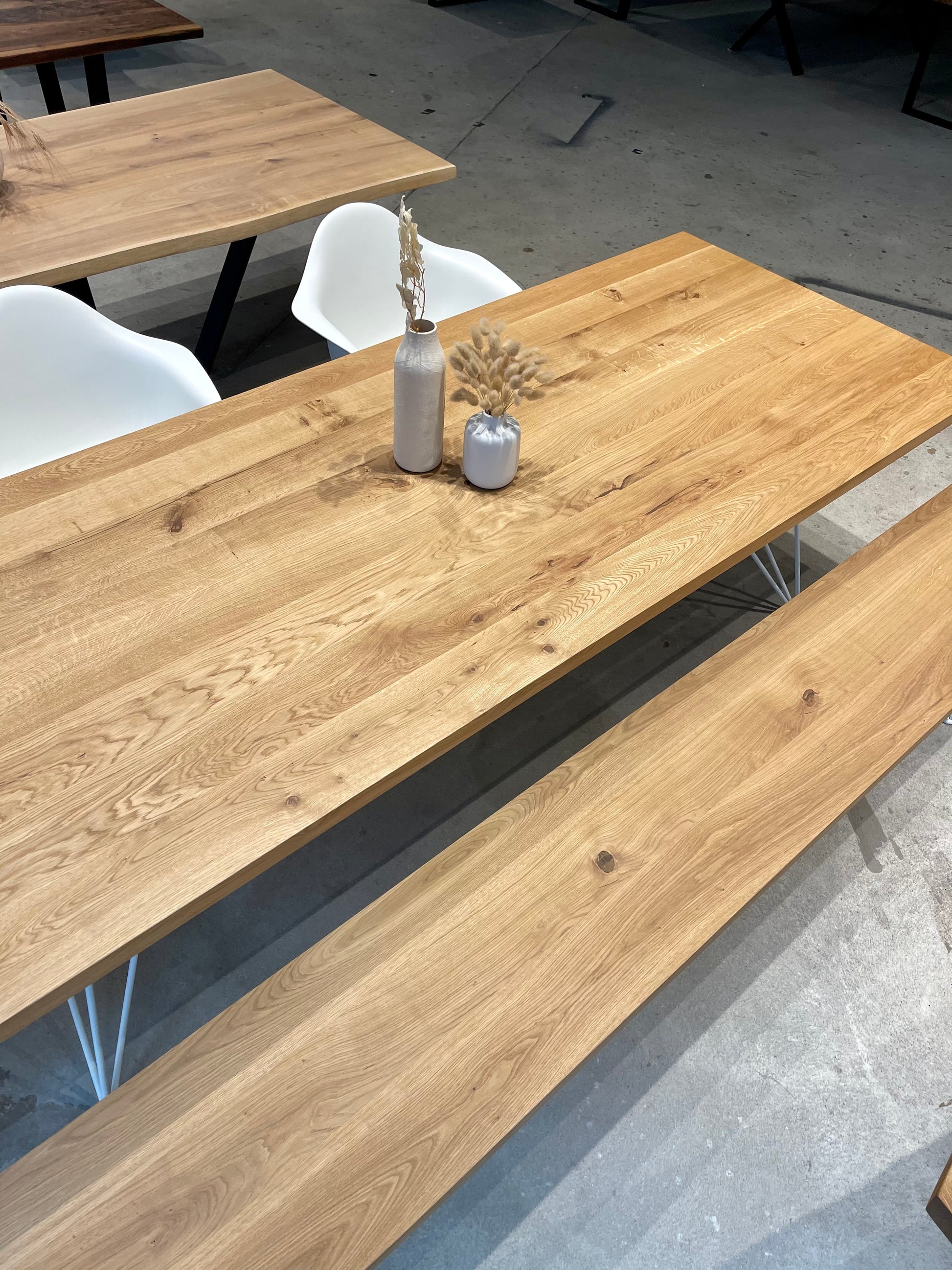  Filigraner Esstisch aus Eiche | Weißes Tischgestell aus Stahl | Holzwerk Hamburg