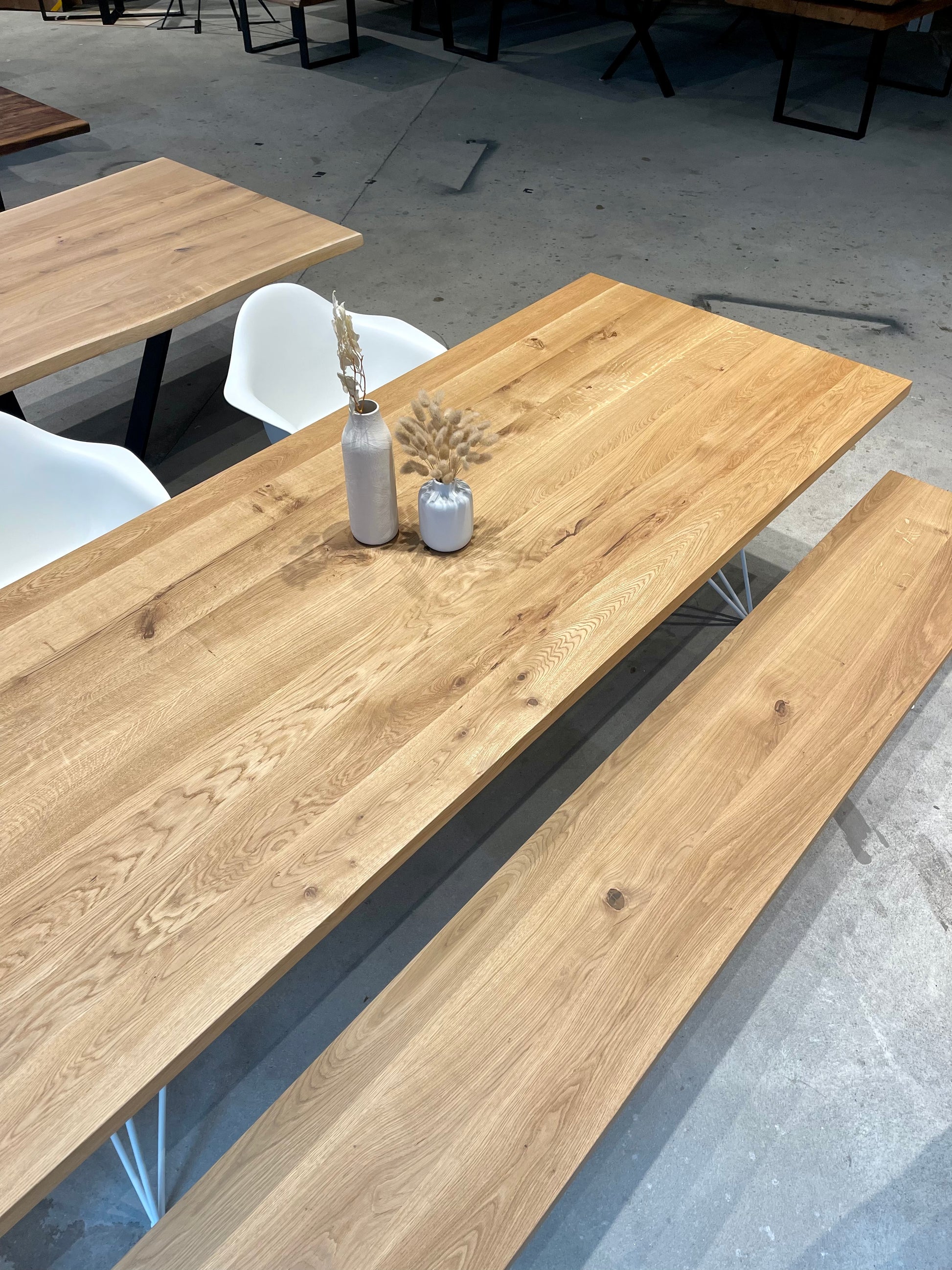  Filigraner Esstisch aus Eiche | Weißes Tischgestell aus Stahl | Holzwerk Hamburg