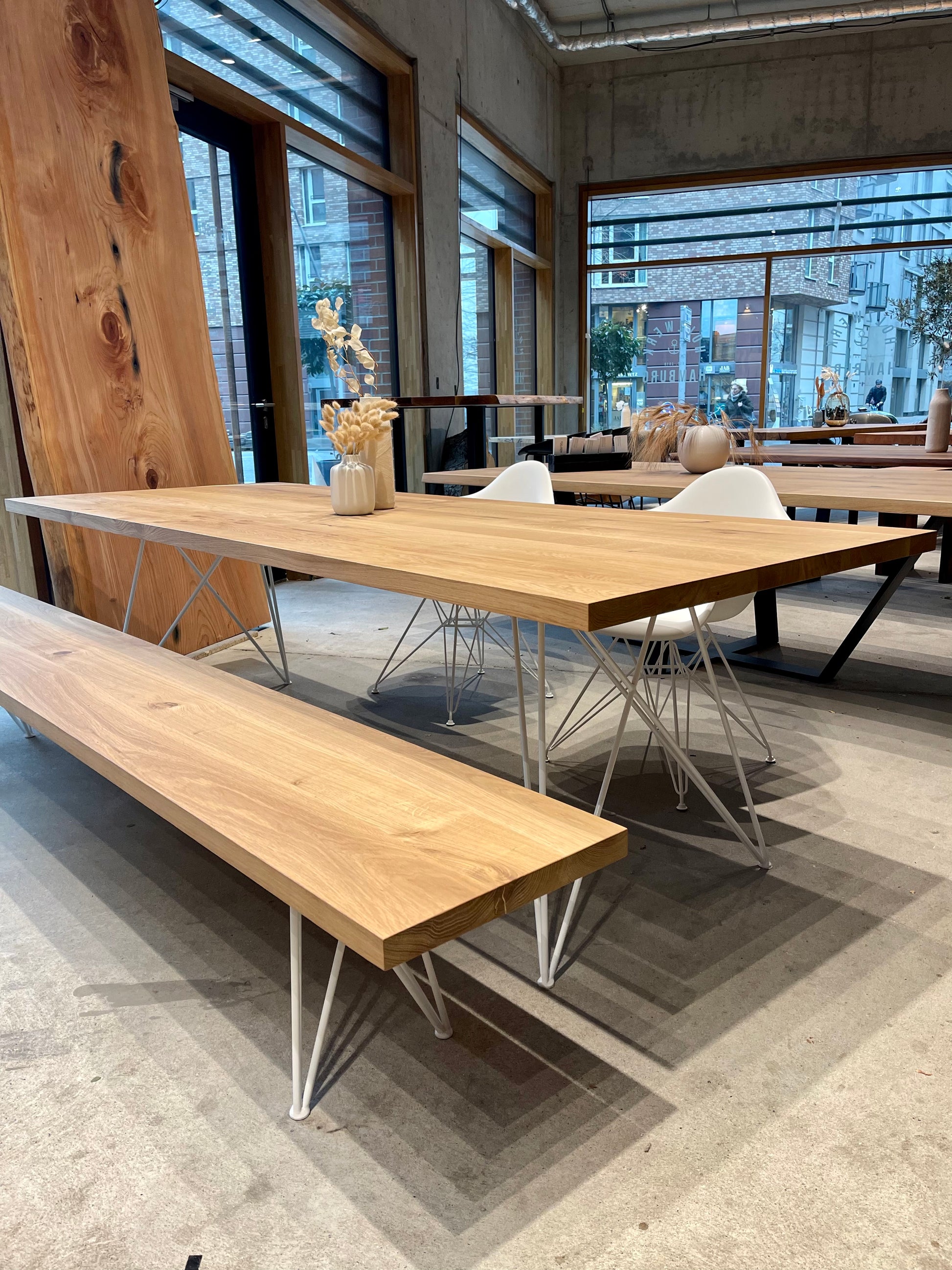  Filigraner Esstisch aus Eiche | Weißes Tischgestell aus Stahl | Holzwerk Hamburg