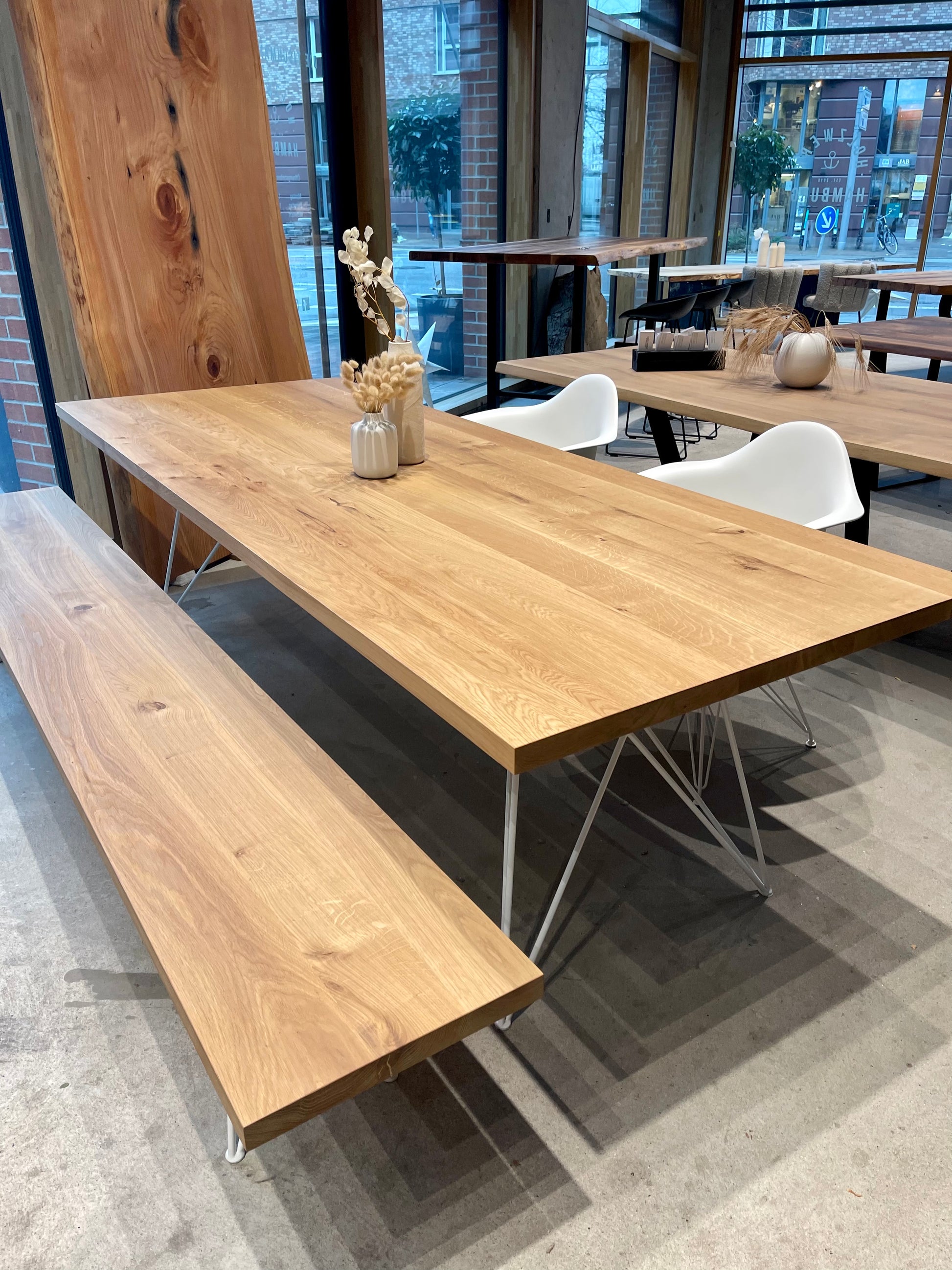  Filigraner Esstisch aus Eiche | Weißes Tischgestell aus Stahl | Holzwerk Hamburg