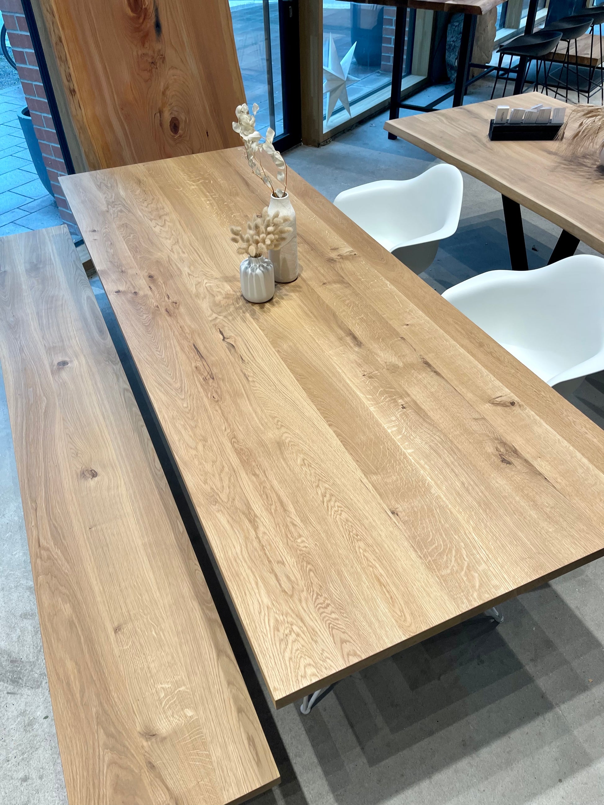  Filigraner Esstisch aus Eiche | Weißes Tischgestell aus Stahl | Holzwerk Hamburg