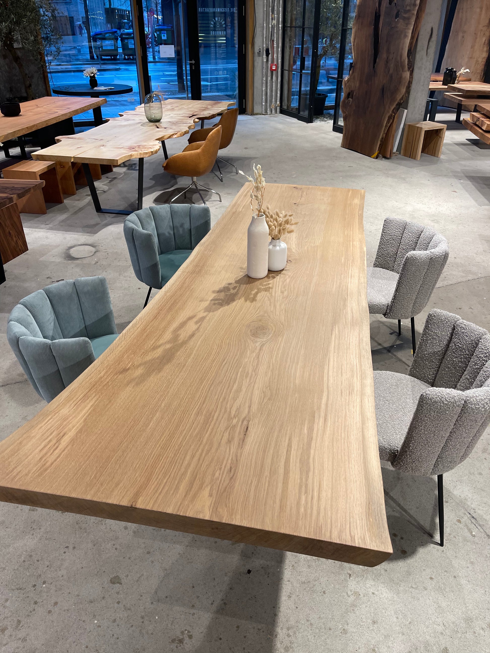 Heller Baumtisch aus einem Stück Eiche | Holzwerk Hamburg