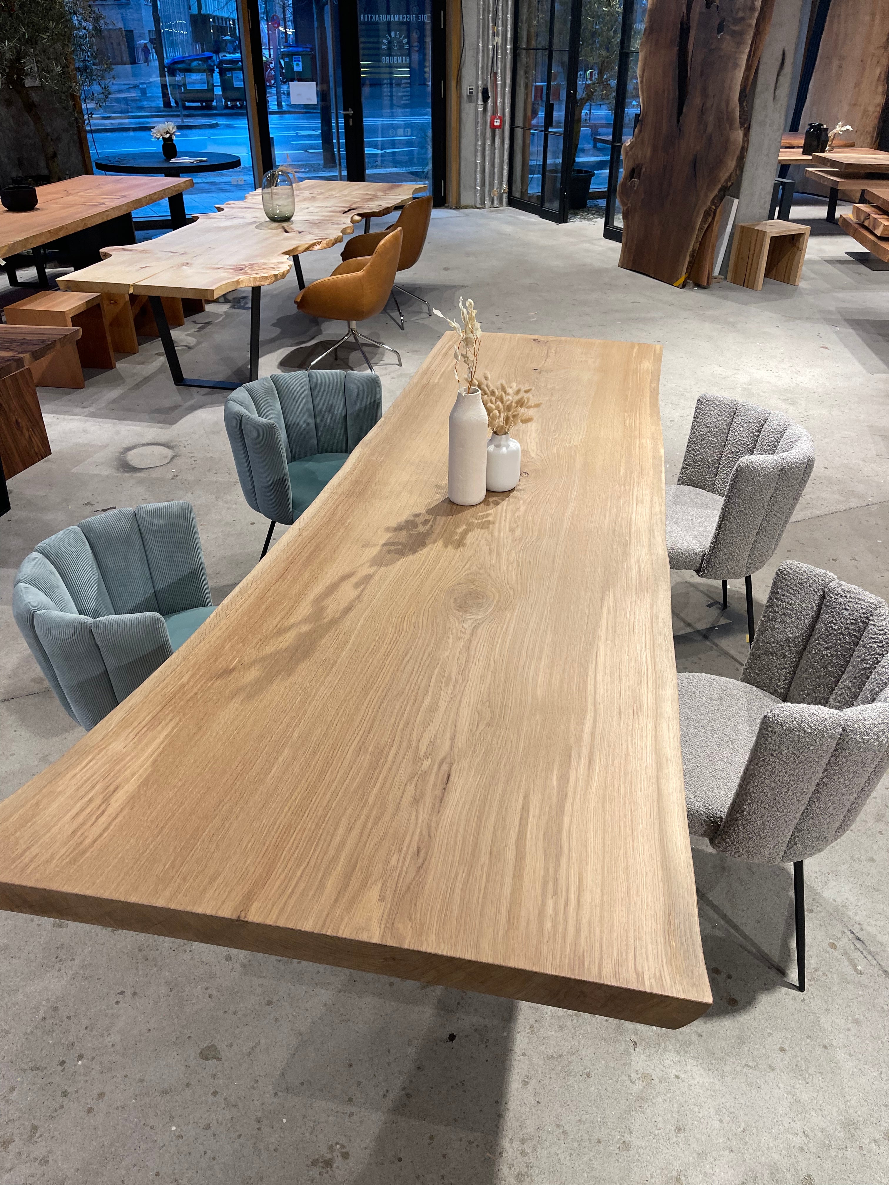 Heller Baumtisch aus einem Stück Eiche | Holzwerk Hamburg