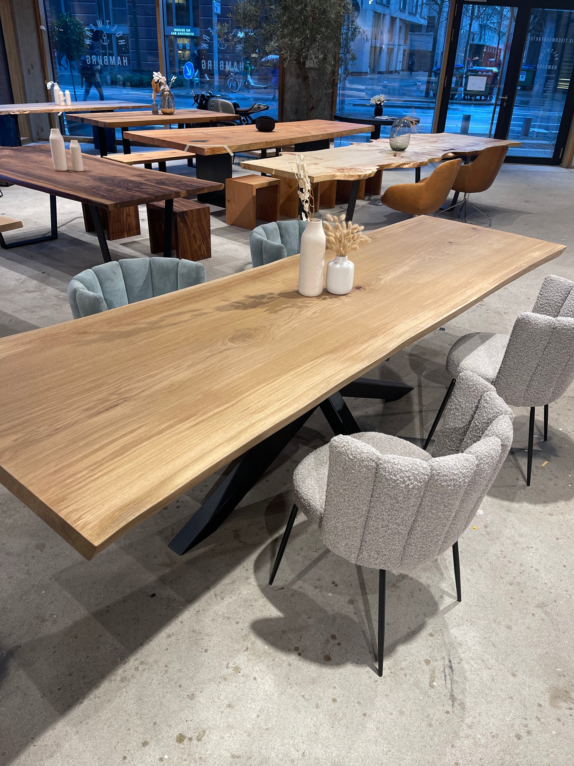 Heller Baumtisch aus einem Stück Eiche | Holzwerk Hamburg