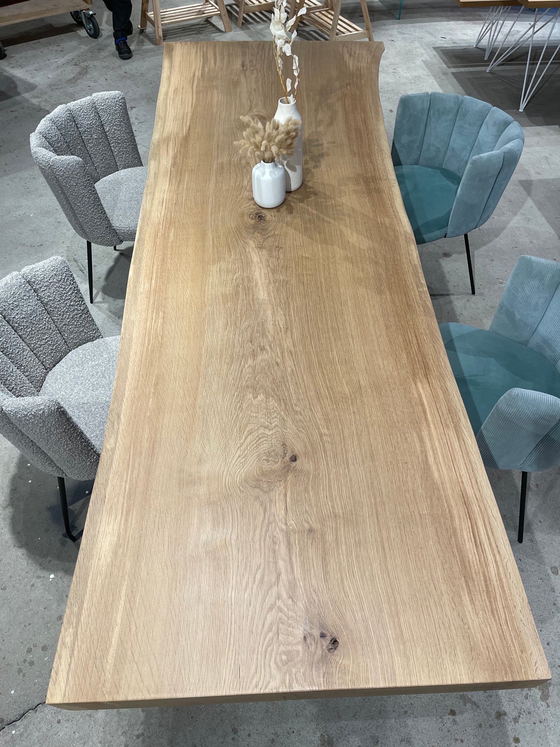 Heller Baumtisch aus einem Stück Eiche | Holzwerk Hamburg