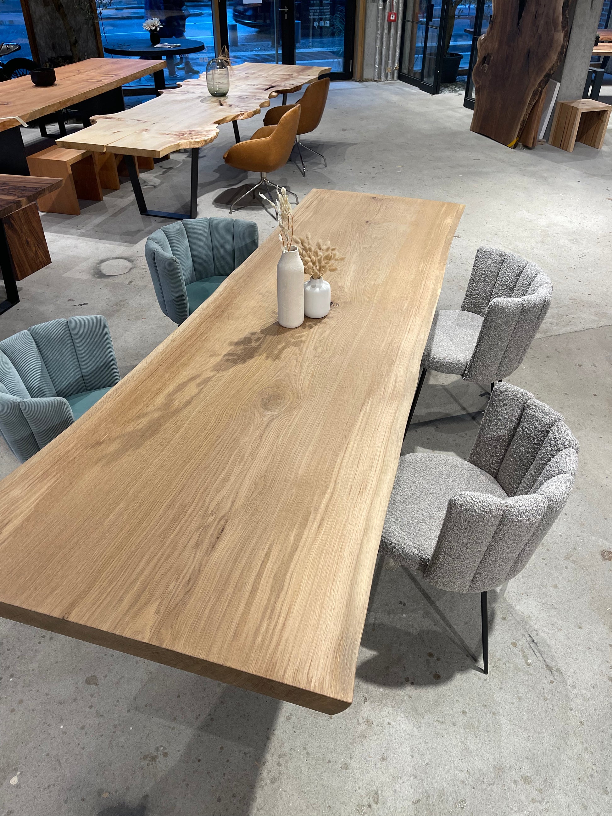 Heller Baumtisch aus einem Stück Eiche | Holzwerk Hamburg