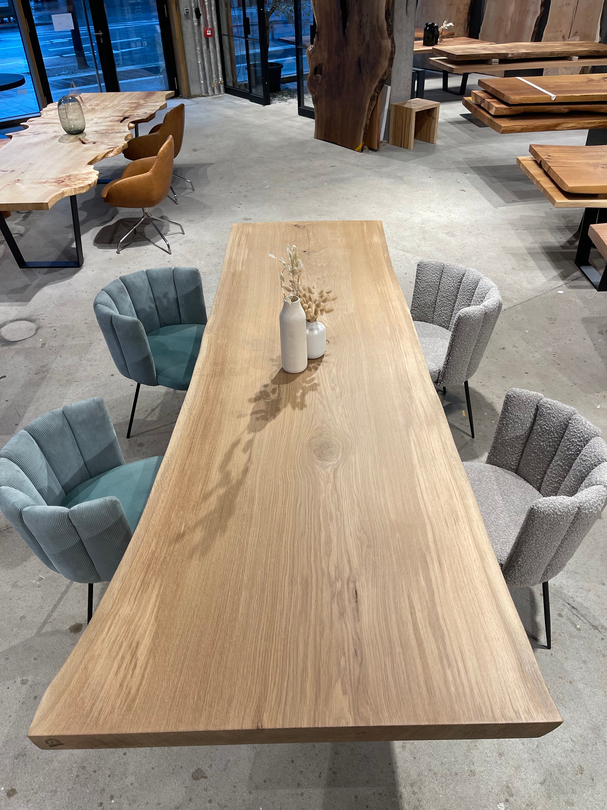 Heller Baumtisch aus einem Stück Eiche | Holzwerk Hamburg