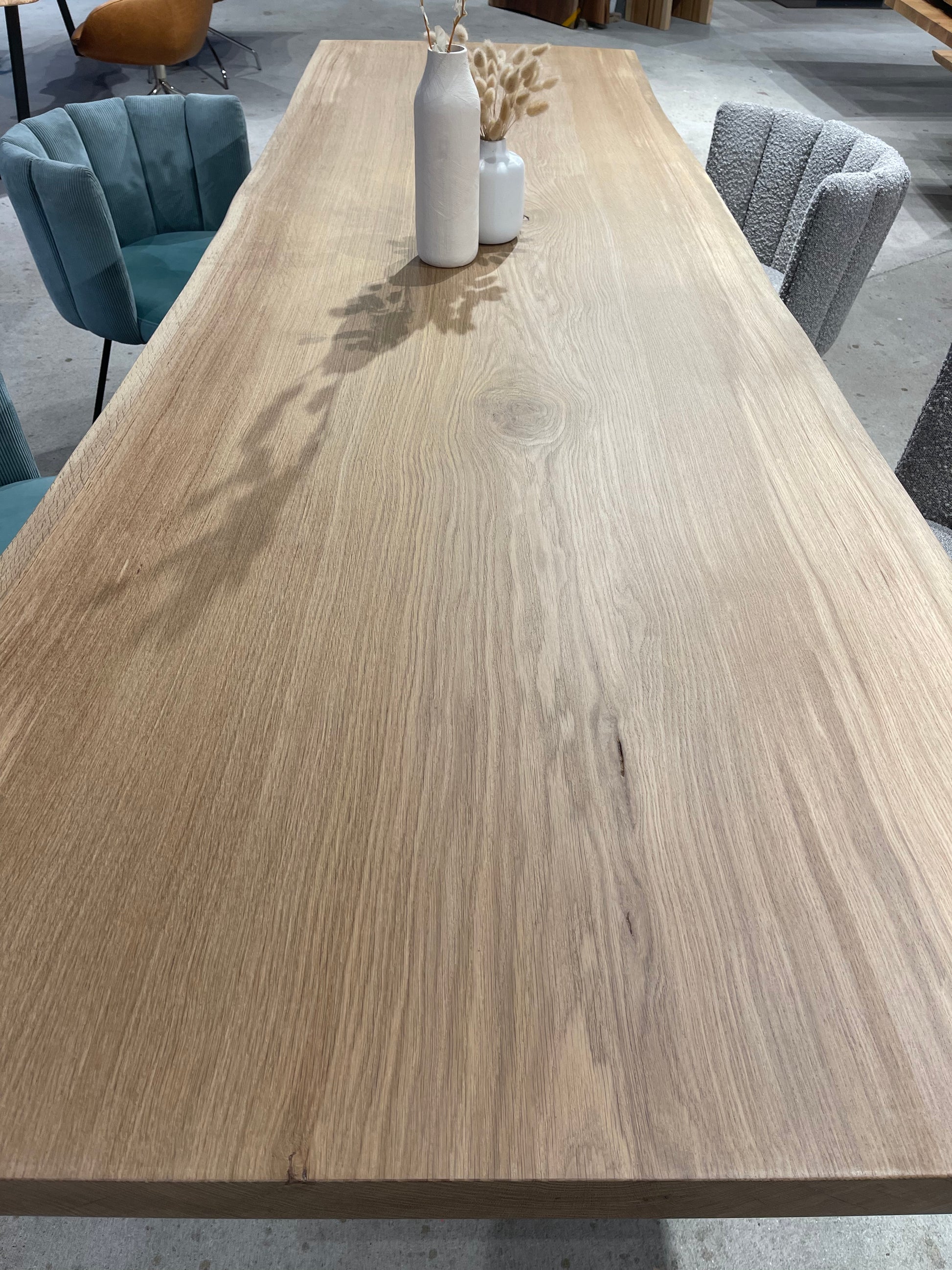 Heller Baumtisch aus einem Stück Eiche | Holzwerk Hamburg