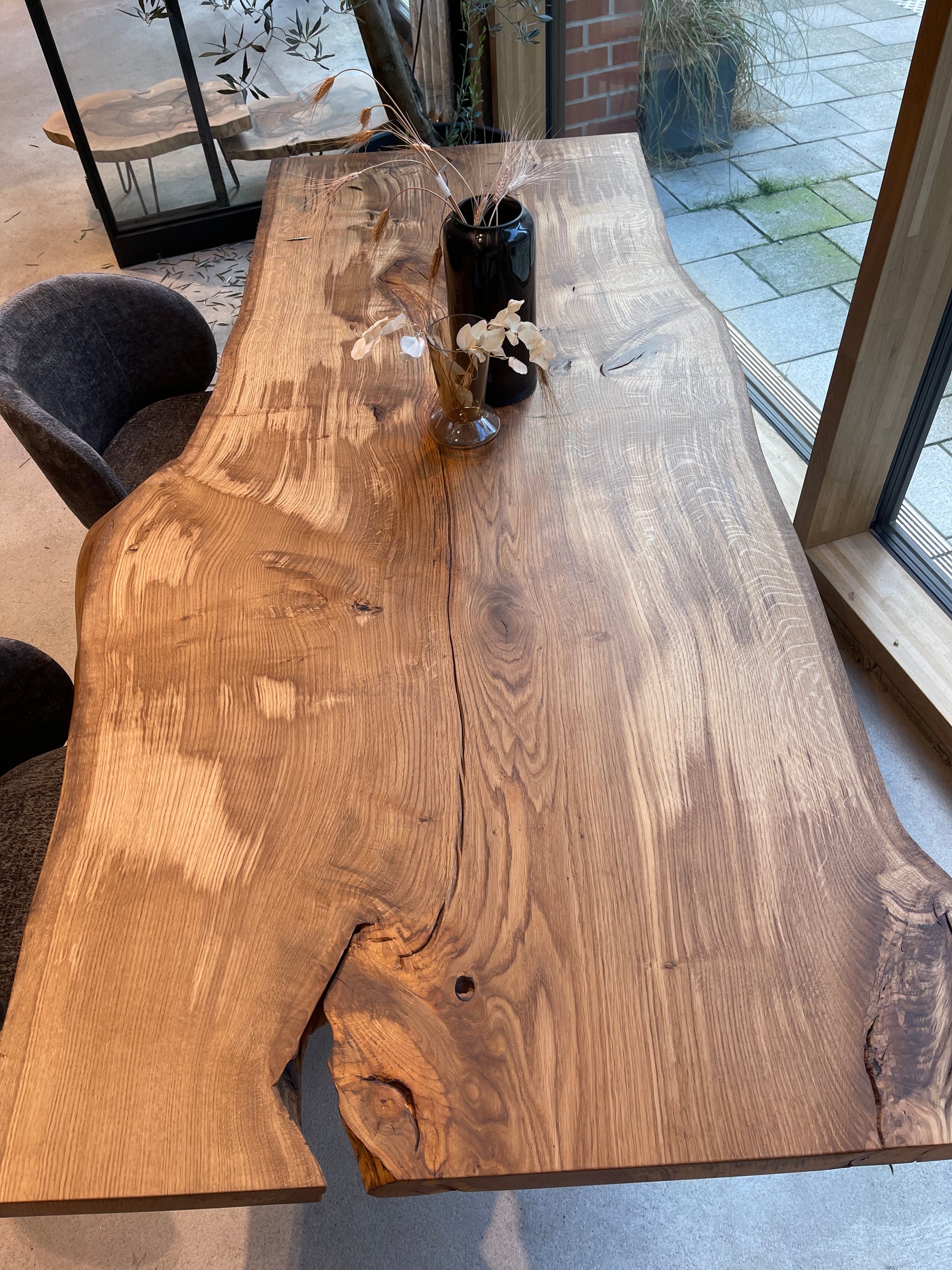 Massivholztisch Baumstamm Tisch mit Baumkante | Holzwerk Hamburg 