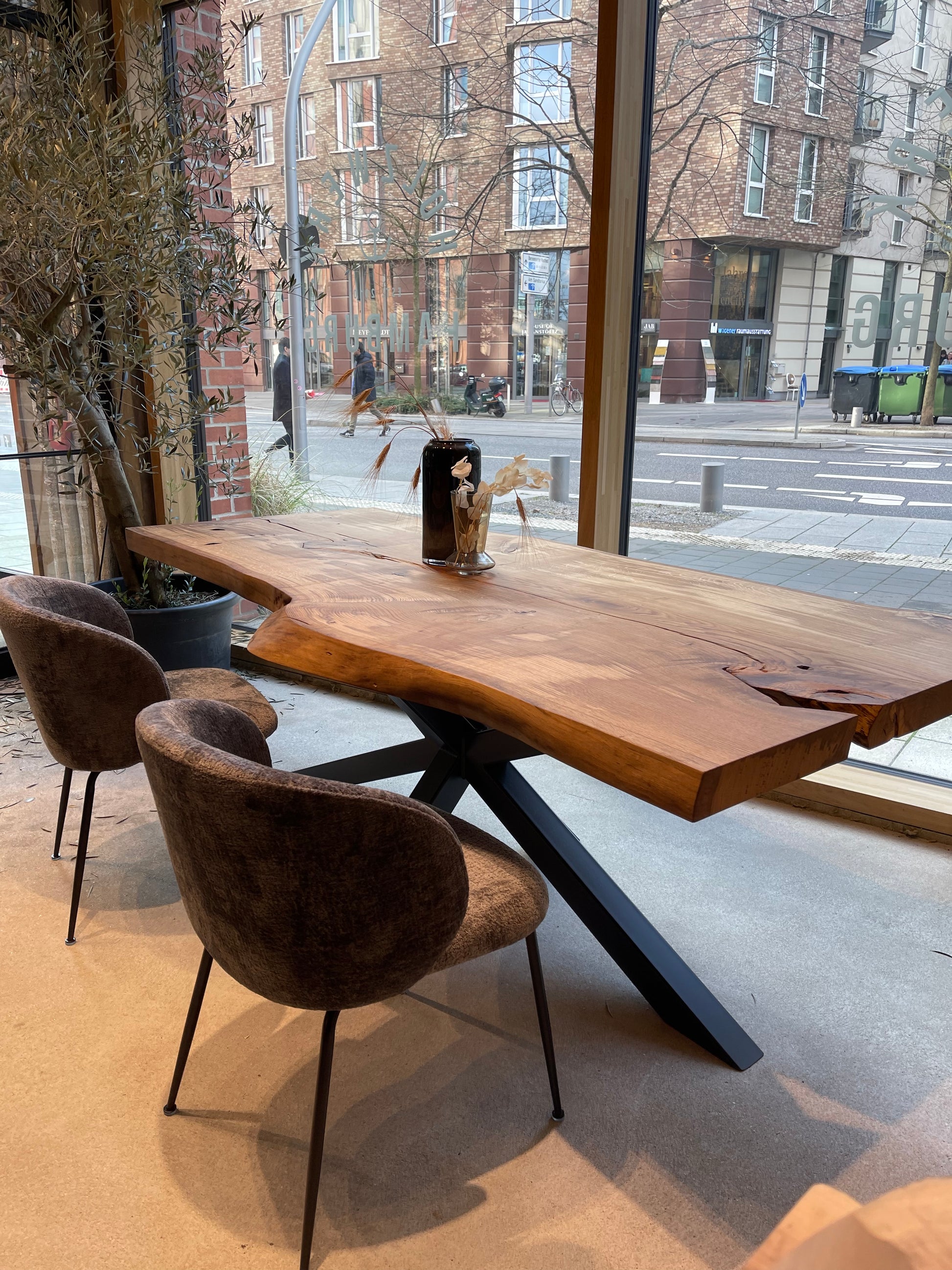 Massivholztisch Eichentisch Baumscheibe aus einem Stück | Holzwerk Hamburg 