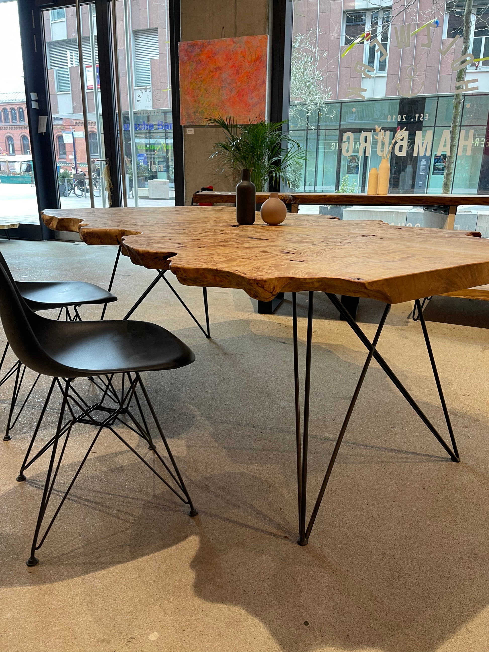 Monolith Esstisch aus Pappel Maser Holz | Holzwerk Hamburg 